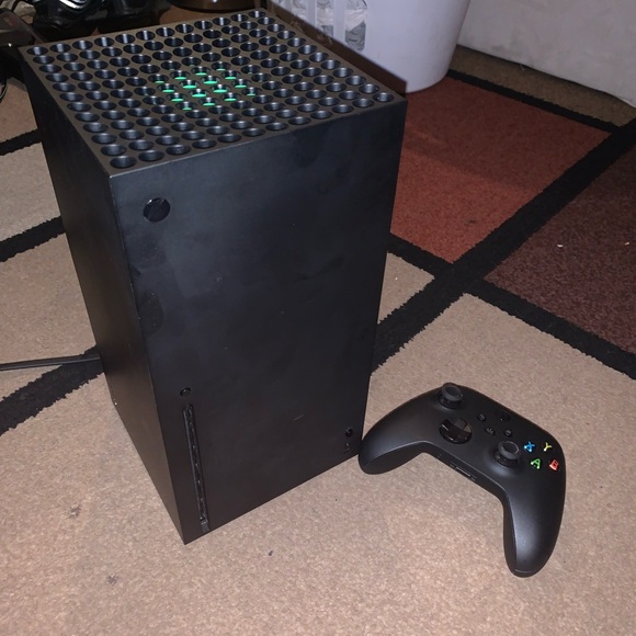 Trying to sell my Xbox , got it for my bday nd have no use for it.